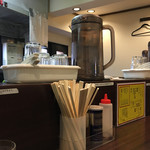 ラーメン さわぎ - 店内 (一番奥の席から撮影)