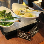 くらすわ レストラン - ほうれん草のおひたし（ぴりっとしたからし味）、 キャベツの浅漬け（梅しそ風味）