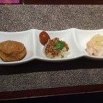 hoisam China TAKE - 前菜三種盛  朝引き鶏のネギソース  クラゲのマスタード掛け   あん肝の唐揚げ