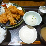 Tonkatsu Wakou - 牡蠣盛り合わせ御膳（１３８０円）＋大根おろしトッピング　（ご飯は少なめにしてもらいました）