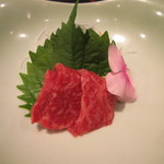 近江牛 毛利志満 - 牛肉の一品 牛刺し