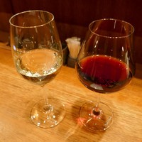 鶏一途 - フランスワインシャルドネの白ワインとピノノワールの赤ワイン