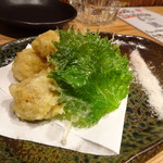 居酒屋 磯飯倶楽部 - ◆栗とキノコの天ぷら（620円）・・都合により「栗」と「キノコ」が別々に出されました。 栗はホクホクで甘みを感じます。