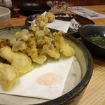 居酒屋 磯飯倶楽部 - ＊キノコの天ぷら・・舞茸・しめじなど。お塩と天つゆで頂きます。