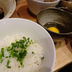 居酒屋 磯飯倶楽部 - ＊煮汁をご飯にかけ「とき卵」と共に頂くと美味しいと勧められ、トライ。