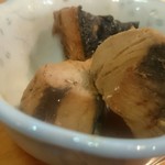 Tosa - お通しのカツオ煮物。