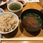 海の幸 鯛や - 鯛めし土鍋ご飯にはお味噌汁とお新香が付きます