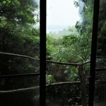 オーベルジュあかだま - お部屋からちょっとだけ海が見えます