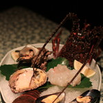 オーベルジュあかだま - イセエビ、あわび、サザエはお造りで