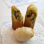 釵 - 春巻と蝦餃を揚げたもの