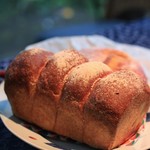 オーベルジュあかだま - 朝食：焼きたてのパン2種