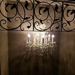 シャンボール - ビルの至るところにシャンデリア