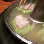 シャンボール - レタスと一緒にしゃぶしゃぶ