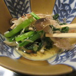 室町 砂場 - 茸と小松菜