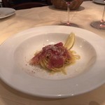 キタッラ　パルミジャーノ生ハム添え