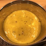 スパイス料理ナッラマナム - コーンとジャガイモのスパイスポタージュ