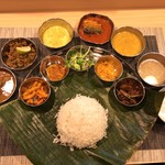 スパイス料理ナッラマナム - ゴージャス盛り(カレー3種) 1500円(税込)