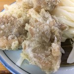手打うどん 麦蔵 - 火を入れた時に縮まない鶏肉はジューシーでふっくらして美味しいのだ