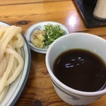 手打うどん 麦蔵 - イリコが香る角のない上品な甘みのある出汁
      これご本当に美味しく