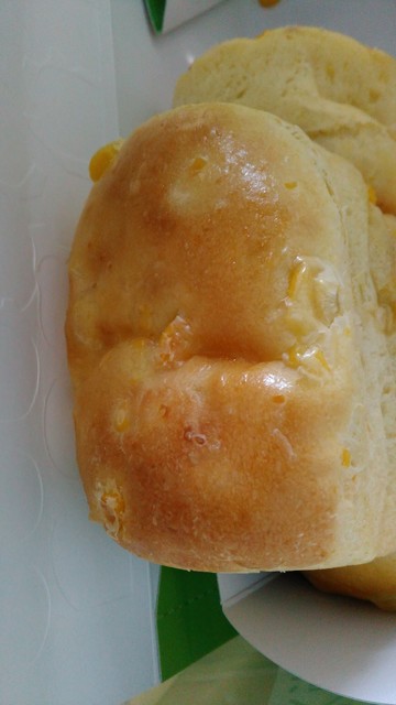 コーンパン』by ひしもち : 美瑛選果 新千歳空港店 - 新千歳空港/パン