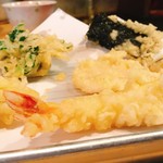 あおき - 食べ途中ですみません、写真撮る前に、さっさと食べるのが
                                カウンター天ぷら