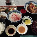 三河屋 - 鯉あらい1/2セットの、鯉甘煮・あらい定食