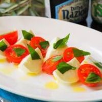 フルーツトマトとモッツアレラチーズのカプレーゼ