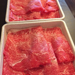 Shabuyou - 国産牛、アレ〜ッ！以外と綺麗な肉で
                        びっくりデス…。o(^o^)o
