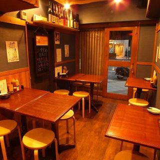 お一人様も大歓迎♪明るく賑やかな雰囲気の店内は貸切もOK