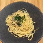 Ganchi - ジャコとひら茸 大葉のオイルソーススパゲッティ