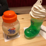 コメダ珈琲店 - ミックスジュースとクリームソーダ