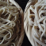 そば処　鴨亭 - そばの比較。細打ち、太打ち。