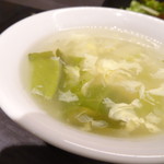 侑久飯店 - ◆スープは白菜などが入り薄味。