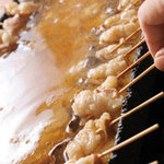 此乃美 - 福岡舞鶴「串ホルモン」１本２００円、１本に４種類のホルモンを刺して味噌スープでじっくり煮込んであります。