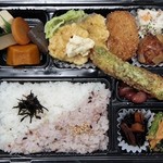 Kenkou Nagomisouzai Nagai Ki Omame - 昼から元気！のガンバレ弁当680円（税別）