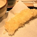 味奈登庵 - いか天ぷら♡
      今日のいか天ぷらはちょっと揚げ時間が短い感じだったナ。
      ま、これだけ通っていれば、そういう日もある。