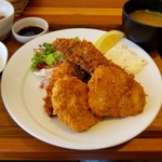 リアスキッチン - ミックスフライ定食　800円