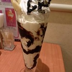 カフェレストラン　ポン・ヌフ - チョコレートパフェ