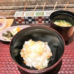 天麩羅 巽 - お食事；天バラ、お味噌汁。香の物