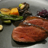 ジュー ドゥ マルシェ - 肉料理　スペイン産マグレ鴨のローストポートワインのソース