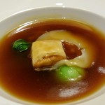 中国料理 香虎 - ふかひれの姿煮込み
            ～揚げ豆腐の湯葉巻き添え～