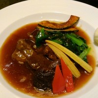 中国料理 香虎 - 牛バラ肉のオイスターソース煮込み
                  ～蒸しパン添え～