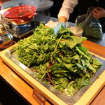 くらすわ レストラン - しゃぶしゃぶ野菜補充中