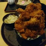 まさか - ソースかつ丼、温かいうどんと漬物が付いてます。