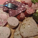 Zur Post - ソーセージ盛合せ