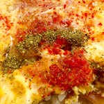 とんかつ七兵衛 三宮店 - 火星で繁殖した藻か？(そりゃ『レッドプラネット』だがね、って誰も反応できないマイナーな映画ネタだわ) 山椒をかためてかけ過ぎた図。