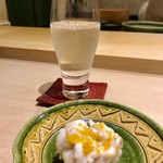 鮨処 有馬 - 鱈の白子の唐墨掛け。口に放り込むと、とろりと拡がり、噛む間もなく唐墨の香りと塩味が混ざり合い悶絶。白子ってこんなに美味しかったかな。