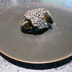 イチリン ハナレ - ムール貝 竹炭を練り込んだおこげ 水連菜1