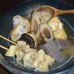 和食ダイニング 若宮 - こんにゃく、ちくわ、大根、牛スジ串、もち巾着、しいたけ、たこ天