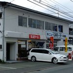 はし友ラーメン - 駐車場にはあまり余裕はありません